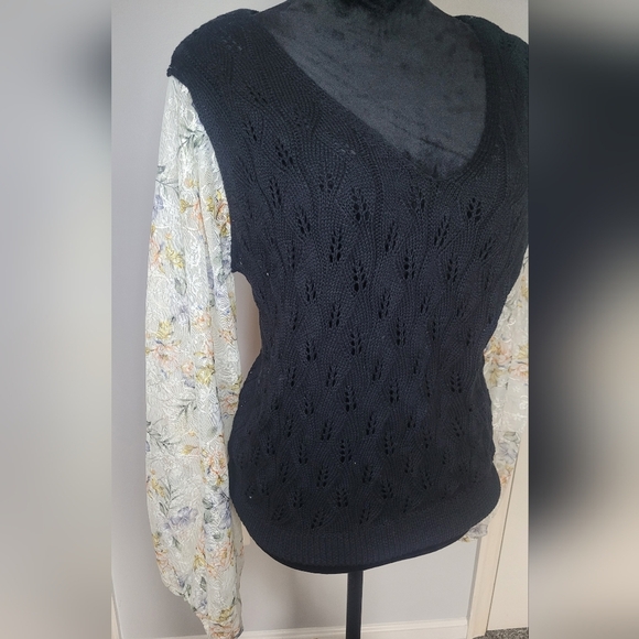 POL Mixed Media Floral Sleeve Black  Top. Size S. NWOT - Picture 4 of 8